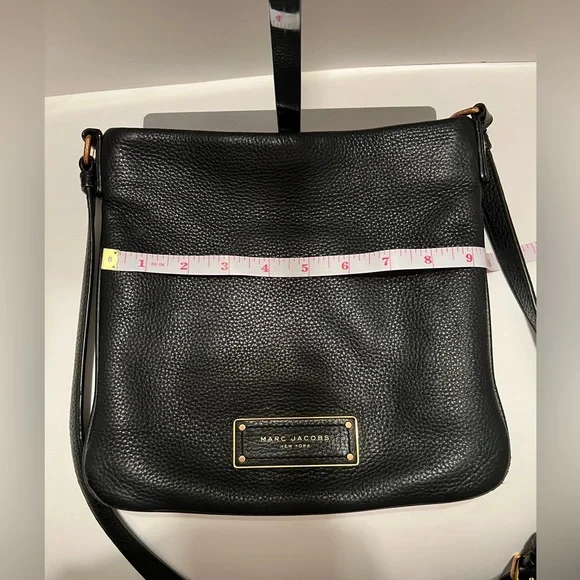 Marc Jacobs New York black pebbled leather crossbody bag with gold hardware - Picture 6 of 10